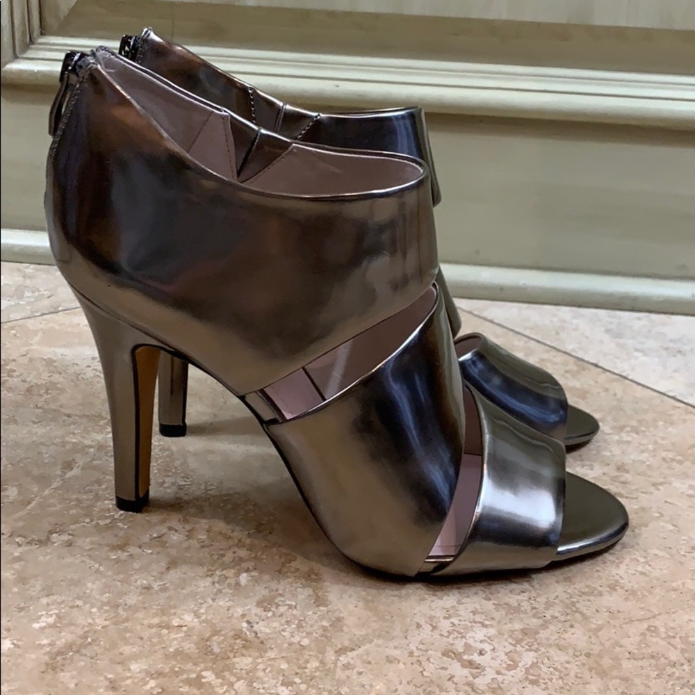 Vince Camuto Strappy Metallic Heels size 8.5